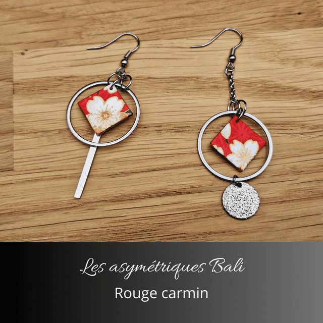 Boucles d'oreilles asymétriques Bali - Rouge carmin