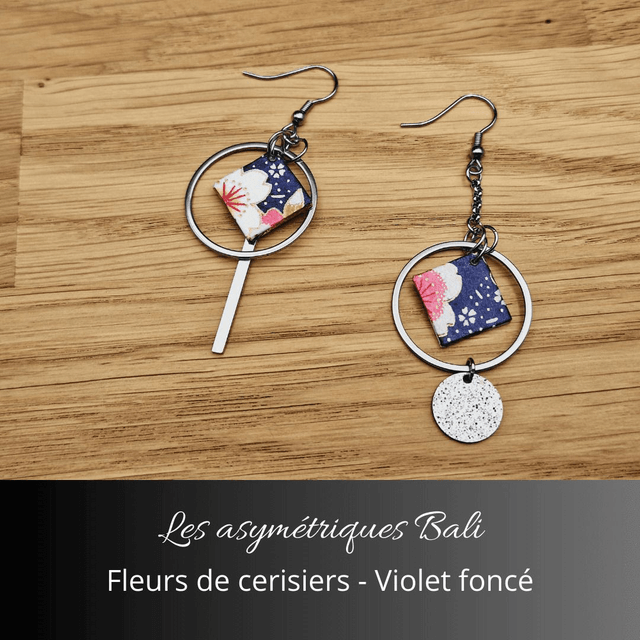 Boucles d'oreilles asymétriques Bali - Violet foncé, fleurs de cerisiers