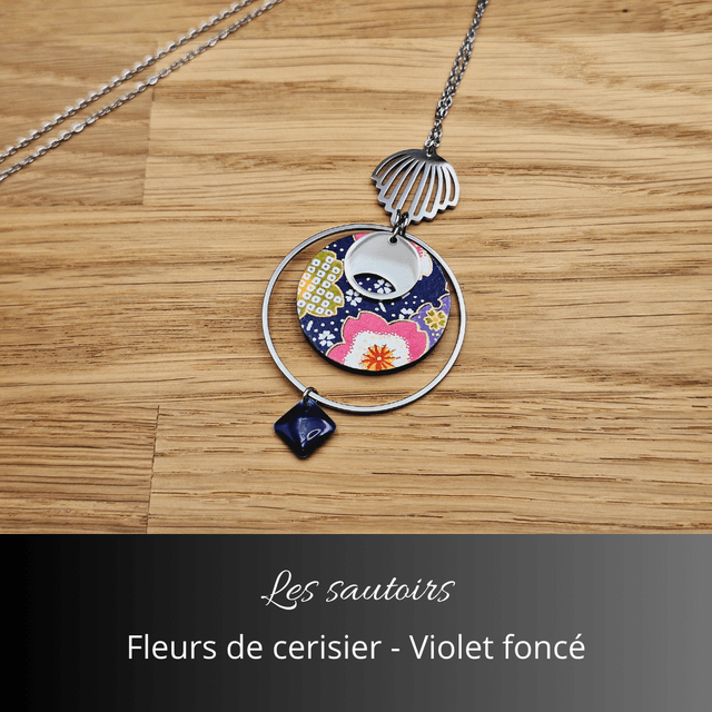 Collier sautoir Olympe - Violet foncé, fleurs de cerisiers