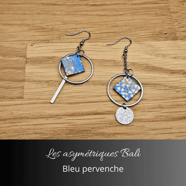Boucles d'oreilles asymétriques Bali - Bleu pervenche