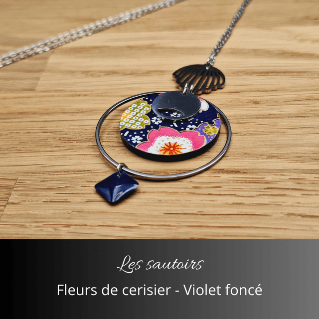 Collier sautoir Olympe - Violet foncé, fleurs de cerisiers