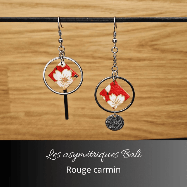 Boucles d'oreilles asymétriques Bali - Rouge carmin